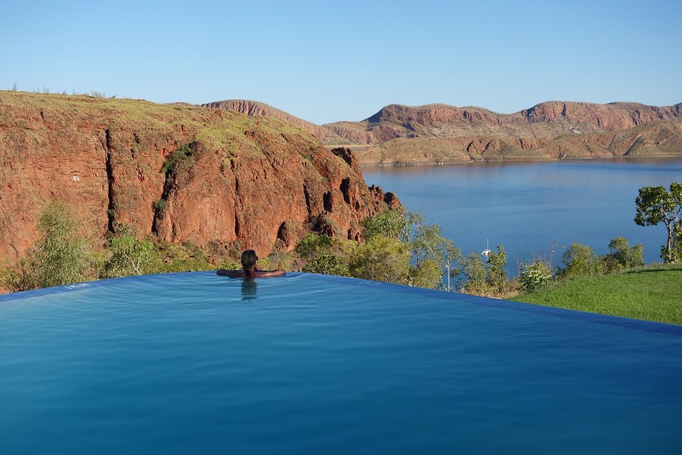 Infinity pool