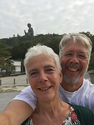 Worstelen om samen met Buddha op de foto te gaan:-)