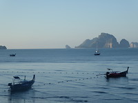 Ao Nang beach in de ochtend
