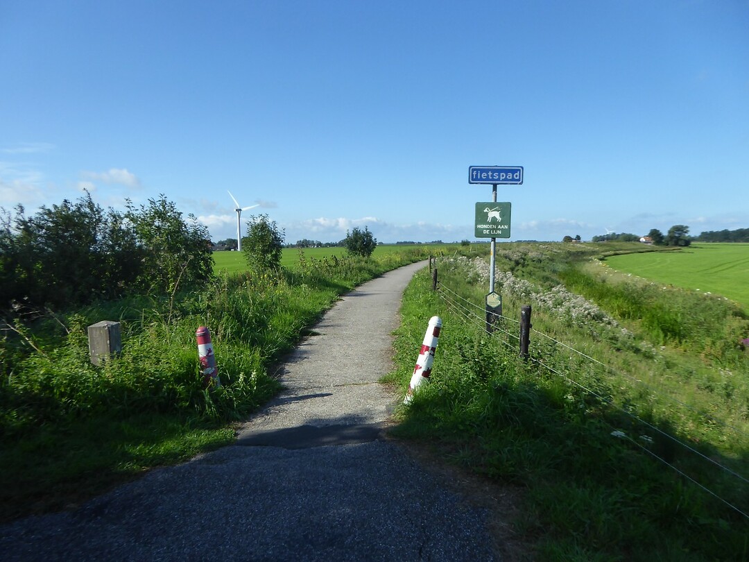 eigen fietspad op weg naar Hindeloopen