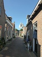 Hindeloopen  winkelstraat met kunstwinkeltjes, antiek winkeltjes en handwerkwinkeltjes