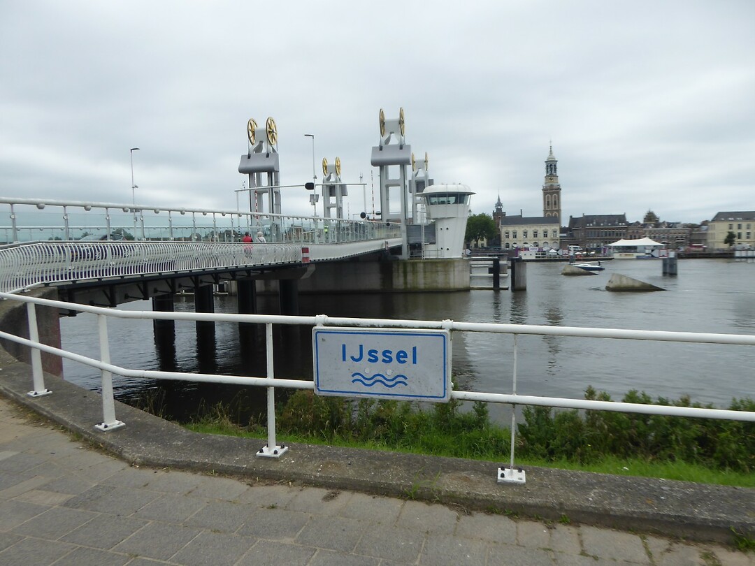 over de rivier "Ijssel"