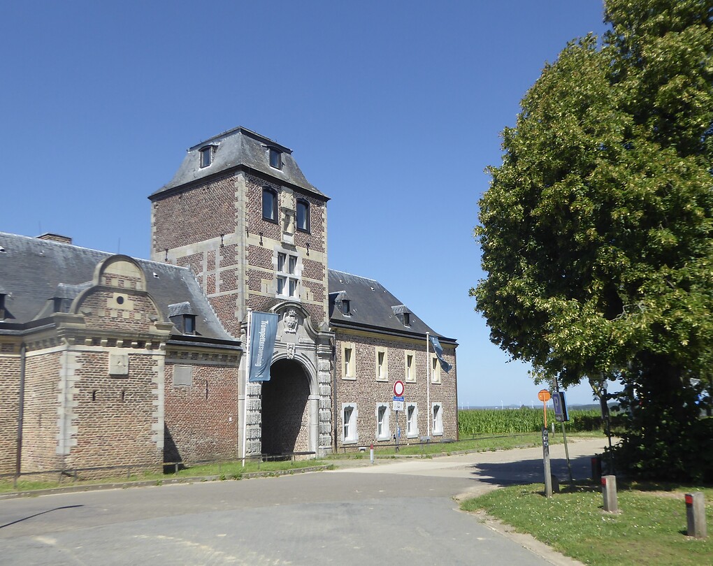 De andere toegangspoort van Alden Biesen