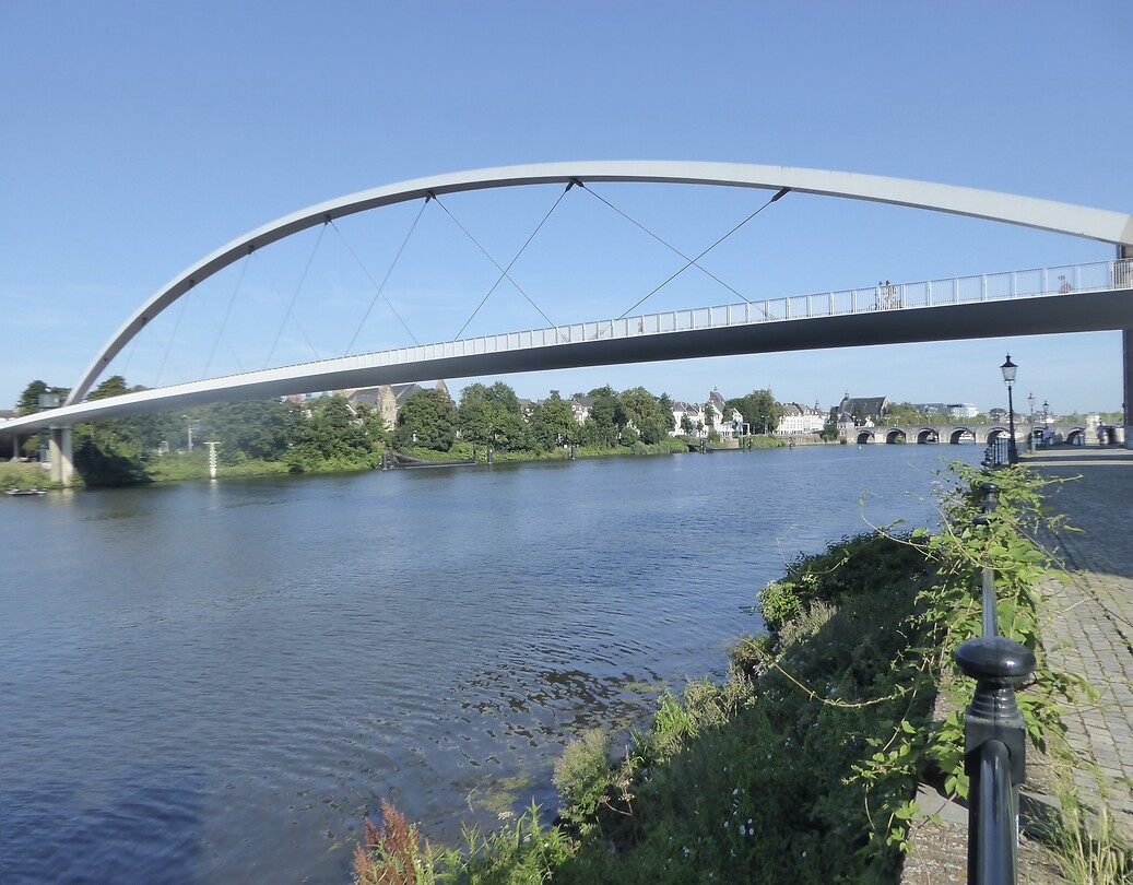 De hoge brug in Maastricht