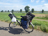 Mijn aluminium paard met leeggoed en een rugzak voor eventueel kringloopspullen😁