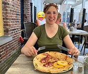 Genieten van een hartige pannenkoek