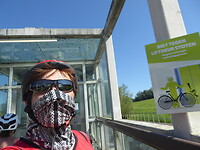 Aan de fietstunnel lift