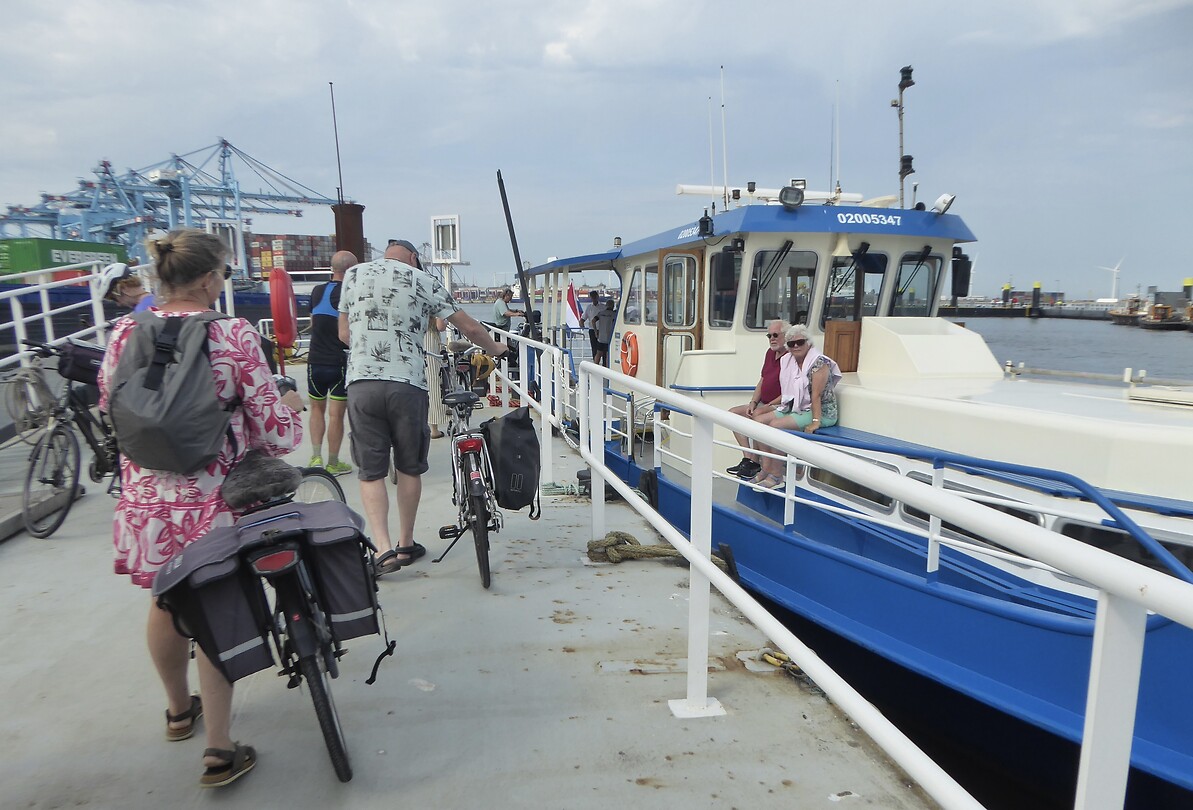 Fiets-voetveer naar Hoek van Holland