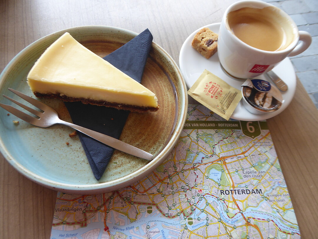 cheesecake met koffie