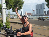 Annick aan het eindpunt “Erasmusbrug”