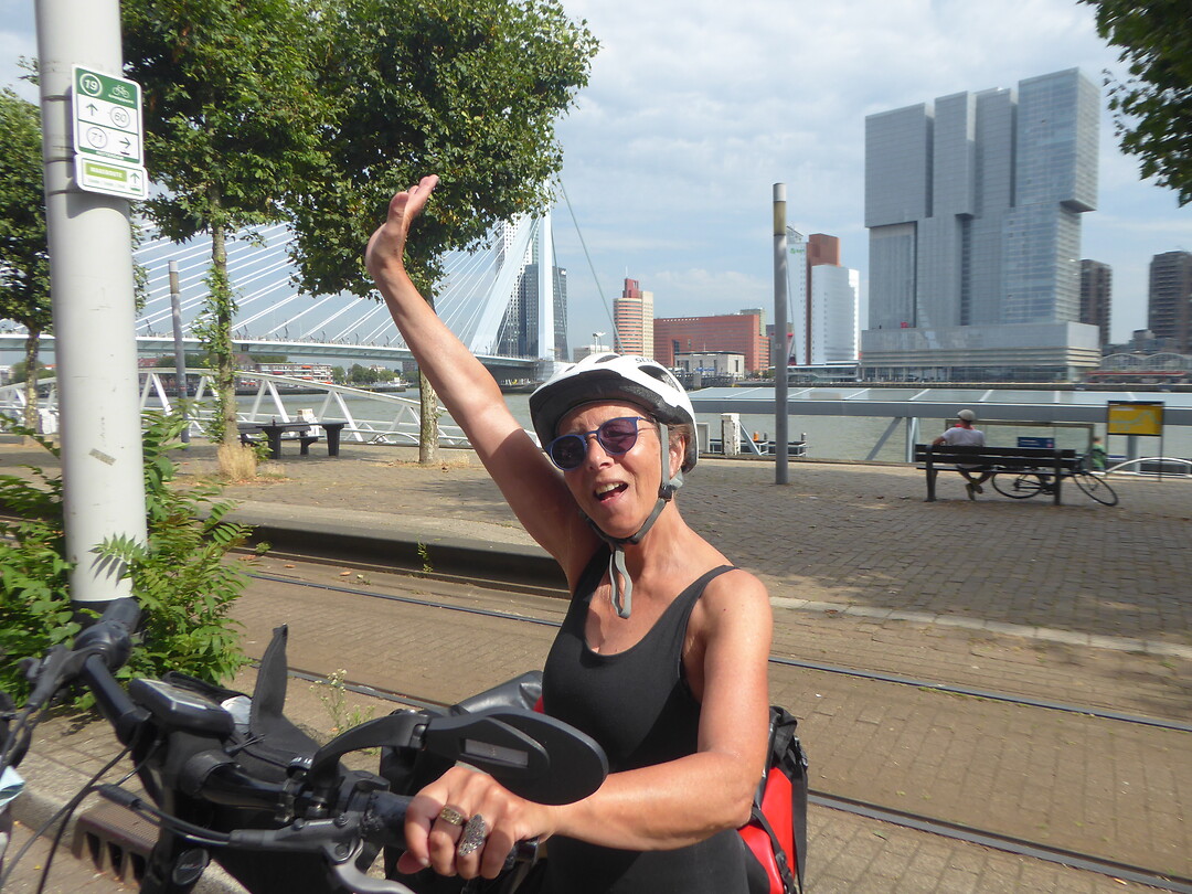 Annick aan het eindpunt “Erasmusbrug”