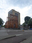 Oranje bouwwerk in staal