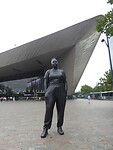 Bronzen kunstwerk "Moments contained" aan het centraal station