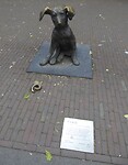 Standbeeld “Fikkie” ter ere van alle hondjes