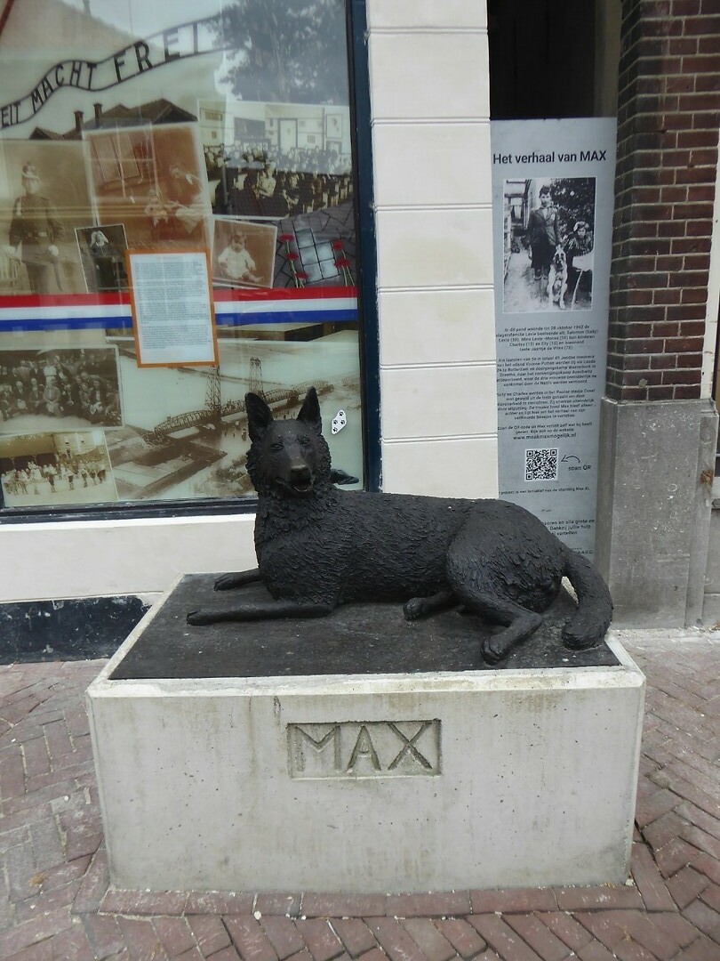 Spijkenisse:het standbeeld van Max
