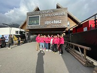 De roze brigade bij de startbijeenkomst
