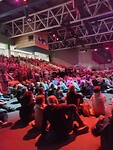 Een hele volle zaal bij indrukwekkende aftrap AlpeduZes
