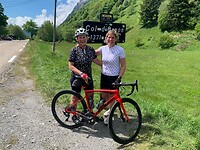 Collega's Marjo en Margriet op de Col d'Ornon
