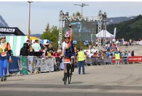 20240606 Finish eerste beklimming Alpe d'Huez