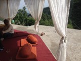 Meditatie bij NL op dak van hun verblijf