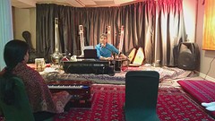 Mini concert van de eigenaar van ons bed en breakfast