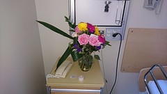 De prachtige bos bloemen van alle kinderen dat deed Leo echt goed.. Ze waren er bij