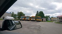 Schoolbussen natuurlijk voor Floris op de foto