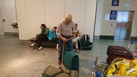 Met onze koffer stoeien hihi was hilarisch