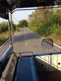 Thailand traffic, links? rechts?.... de waarheid zal ergens in het midden liggen...