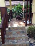 Oriental Kwai Resort, heerlijk wegdromen onderuit hangend op de veranda