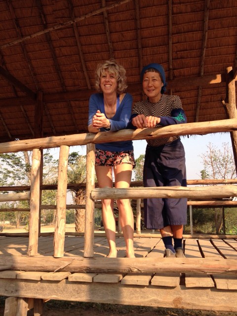 Samen met Naz Sam Jon, de enige vrouwelijke mahout bij EW, 07:30 AM
