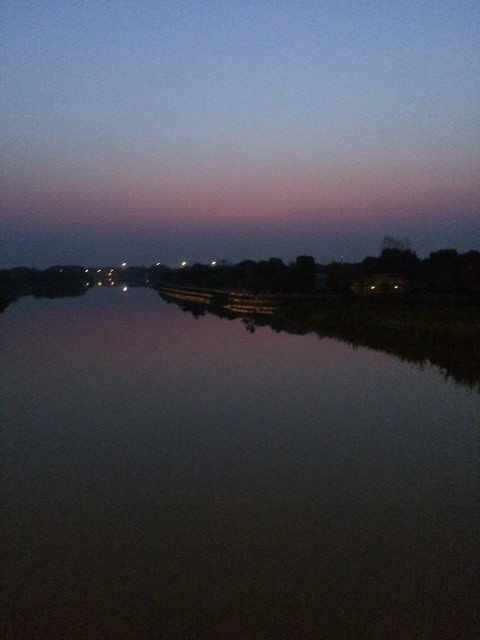 Zonsopkomst 06:15 am, vanaf 'Chiang Rai Golden Bridge'