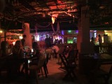 Cocktails wegtikken en voetjes van de vloer bij de beach disco