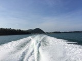 Met de speedboot vol gas van Koh Lanta naar Krabi; de ferry heen was te vol en te traag