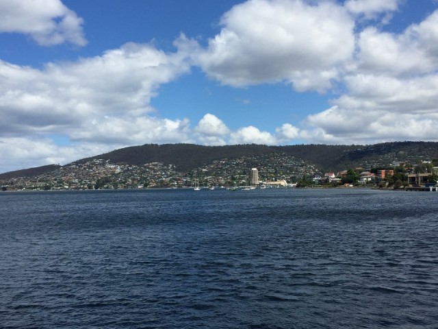 View op Hobart vanaf de boot