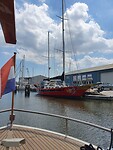 Guppie, het zeilschip van Laura Dekker waar ze les op geeft