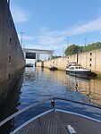 Één vrachtschip
