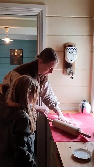 Open lucht museum- aardappel pannenkoek maken
