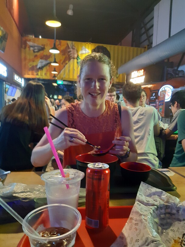 eten bij foodcourt Timbre