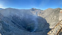 De krater inkijken van de Bromo