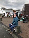Fietstour. Wachten op de taxi.