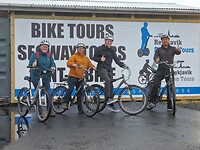 Fietstoer. Met gids George voor start.