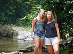 Meisjes in de jungle
