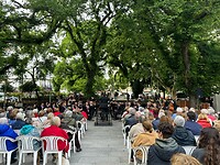 Orkest onder de bomen