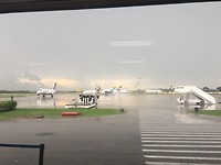 Cuba - onweersbuitje op vliegveld Havanna