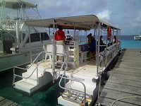 Queen Angels, de watertaxi staat klaar.