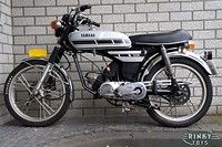 Grijze Yamaha Fs1.