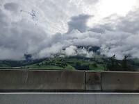 Met de wolken om ons heen