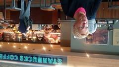 We beginnen de camino met een bakkie Starbucks op Alicante.
