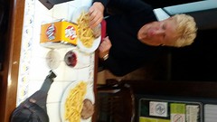 Een heerlijke vette hambuger met friet. Zalig.